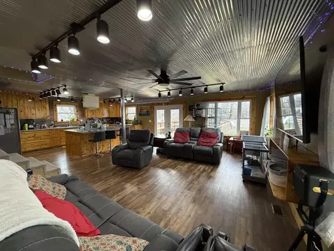 Living - 615 W Benton St, Buffalo, MO 65622 photo 3 of 5