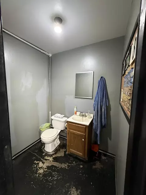 Bath - 615 W Benton St, Buffalo, MO 65622 photo 8 of 8