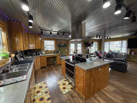 Kitchen - 615 W Benton St, Buffalo, MO 65622 photo 9 of 10
