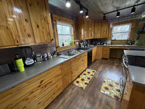 Kitchen - 615 W Benton St, Buffalo, MO 65622 photo 8 of 10