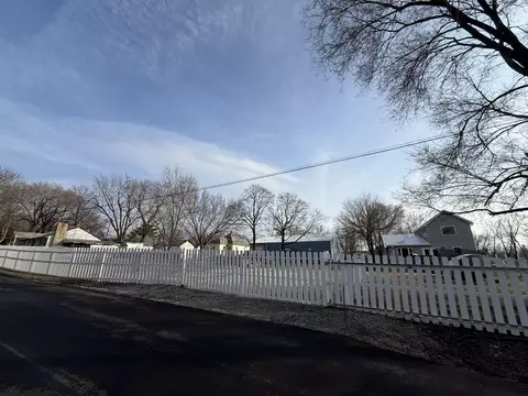 Exterior - 615 W Benton St, Buffalo, MO 65622 photo 13 of 25