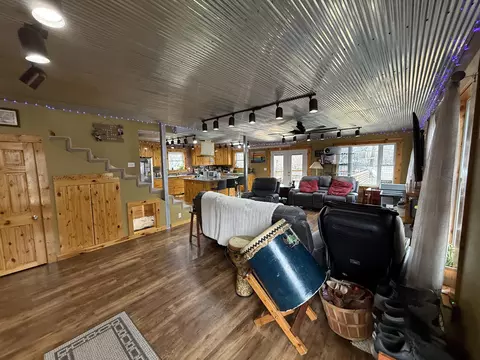 Living - 615 W Benton St, Buffalo, MO 65622 photo 2 of 5
