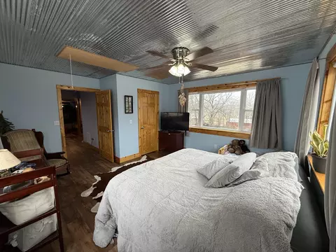 Bedroom - 615 W Benton St, Buffalo, MO 65622 photo 2 of 4
