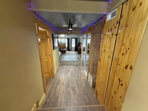 Entry Way - 615 W Benton St, Buffalo, MO 65622 photo 4 of 5