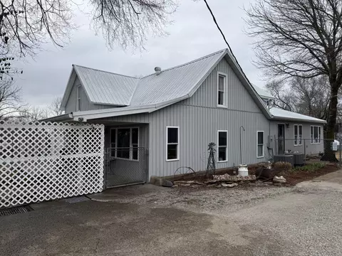 Exterior - 615 W Benton St, Buffalo, MO 65622 photo 4 of 25
