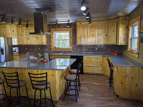 Kitchen - 615 W Benton St, Buffalo, MO 65622 photo 3 of 10