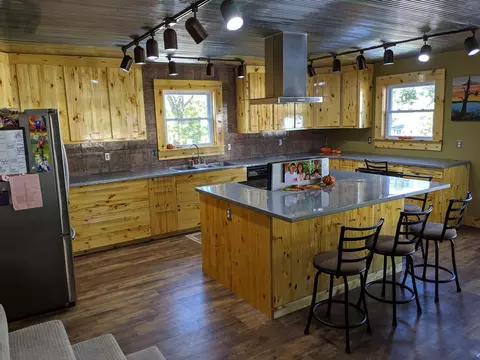 Kitchen - 615 W Benton St, Buffalo, MO 65622 photo 4 of 10