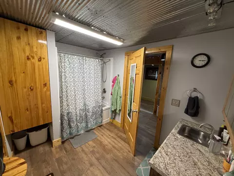 Bath - 615 W Benton St, Buffalo, MO 65622 photo 6 of 8
