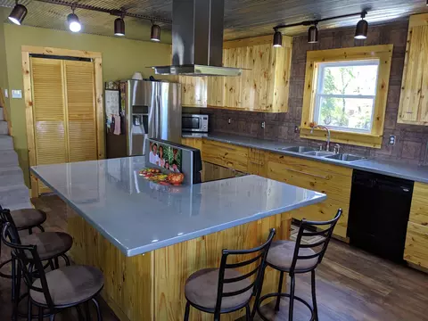 Kitchen - 615 W Benton St, Buffalo, MO 65622 photo 2 of 10
