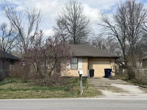 3149 W Grand St, Springfield, MO 65802 photo 1