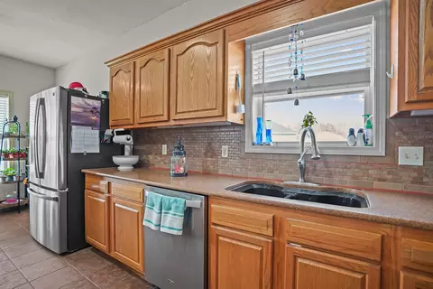 Kitchen - 323 Larkspur Ct, Ozark, MO 65721 photo 4 of 4