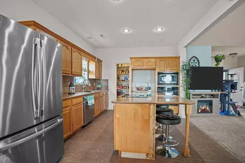 Kitchen - 323 Larkspur Ct, Ozark, MO 65721 photo 2 of 4