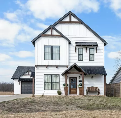 811 S Lillian Ave, Bolivar, MO 65613