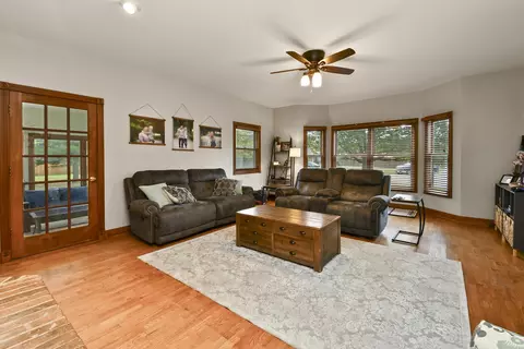 Living - 680 E Trakel Pl, Springfield, MO 65810 photo 3 of 4