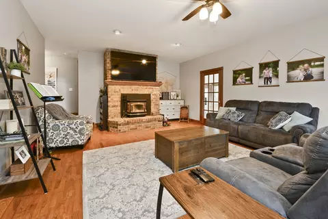 Living - 680 E Trakel Pl, Springfield, MO 65810 photo 1 of 4