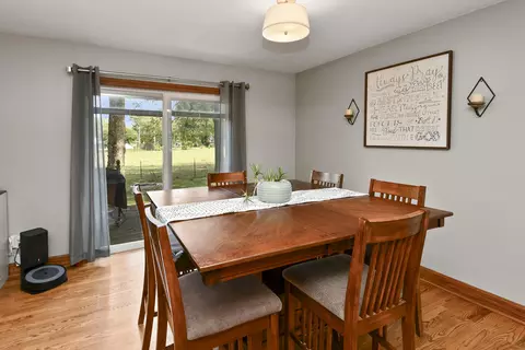 Dining - 680 E Trakel Pl, Springfield, MO 65810 photo 2 of 3