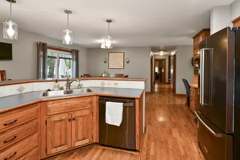 Kitchen - 680 E Trakel Pl, Springfield, MO 65810 photo 7 of 10
