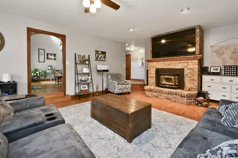 Living - 680 E Trakel Pl, Springfield, MO 65810 photo 2 of 4