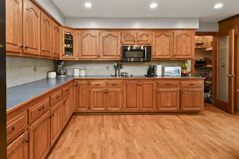 Kitchen - 680 E Trakel Pl, Springfield, MO 65810 photo 3 of 10