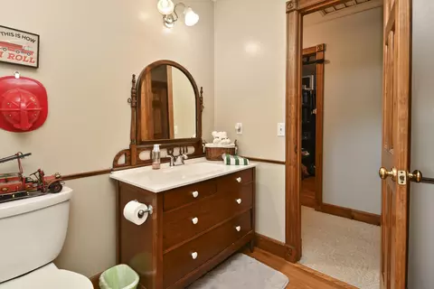 Bath - 680 E Trakel Pl, Springfield, MO 65810 photo 8 of 9