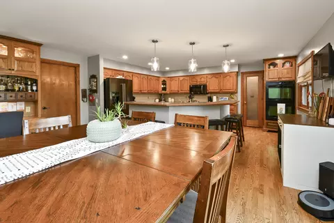 Dining - 680 E Trakel Pl, Springfield, MO 65810 photo 3 of 3