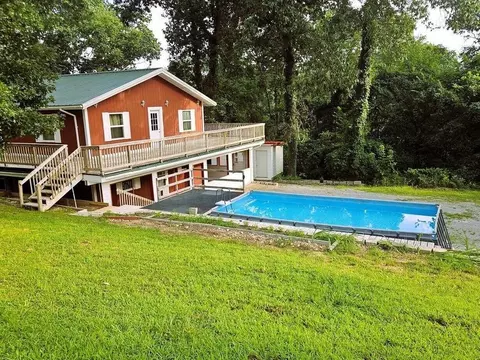 587 Pine Tree Dr, Pineville, MO 64856