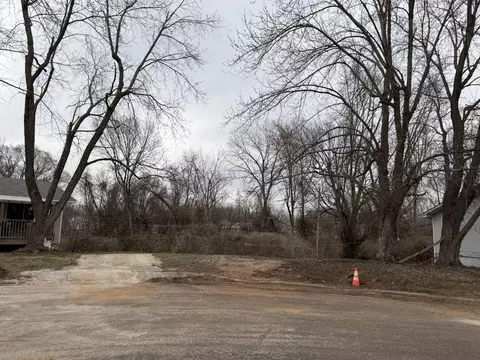 1228 N Glenn Ave, Springfield, MO 65802