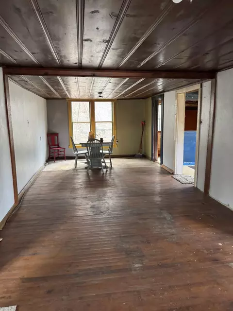 Dining - 421 Farm Road 2160, Exeter, MO 65647 photo 1 of 1