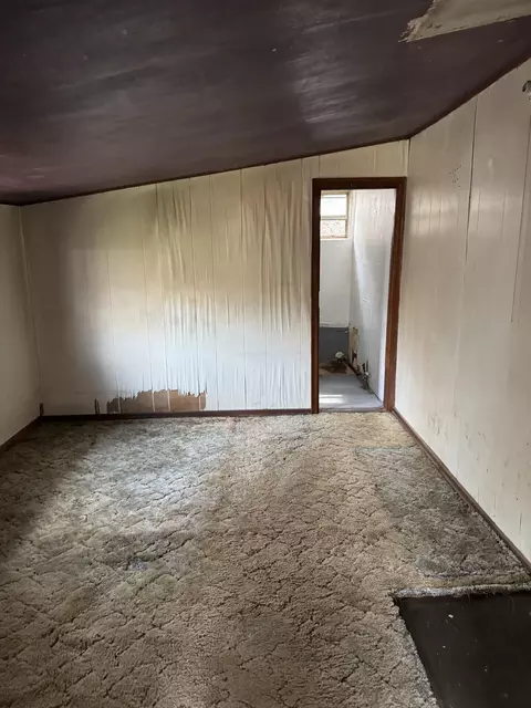 Bedroom - 421 Farm Road 2160, Exeter, MO 65647 photo 2 of 2