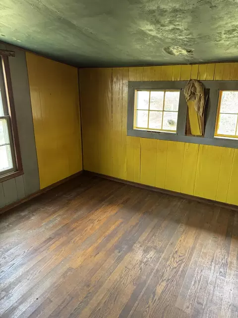 Bedroom - 421 Farm Road 2160, Exeter, MO 65647 photo 1 of 2