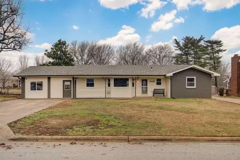 305 S Troy Ave, Springfield, MO 65802