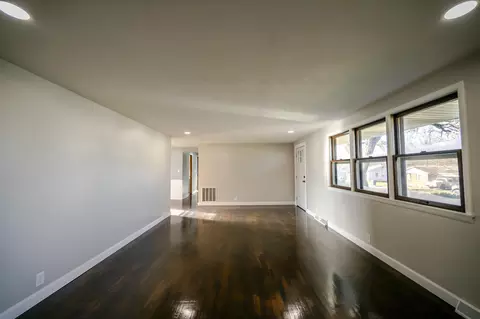 Living - 1413 4th St, Monett, MO 65708 photo 2 of 5
