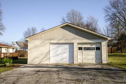 Exterior - 1413 4th St, Monett, MO 65708 photo 9 of 13