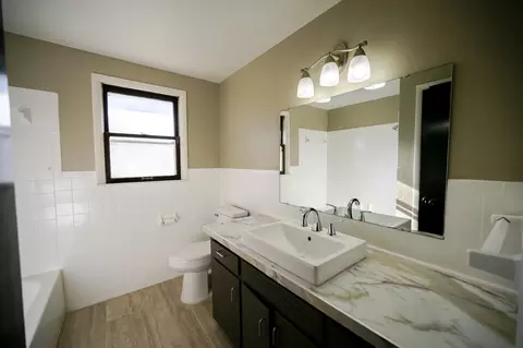 Bath - 1413 4th St, Monett, MO 65708 photo 4 of 4