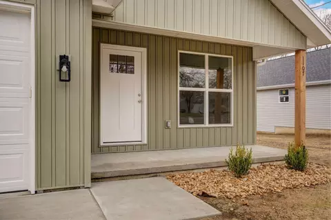 Exterior - 1107 E Smith St, Springfield, MO 65803 photo 4 of 6