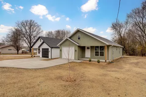 Exterior - 1107 E Smith St, Springfield, MO 65803 photo 3 of 6