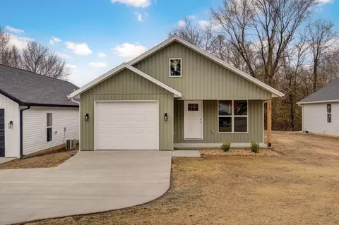 1107 E Smith St, Springfield, MO 65803