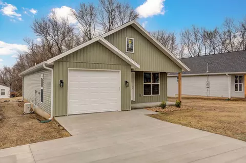 Exterior - 1107 E Smith St, Springfield, MO 65803 photo 2 of 6