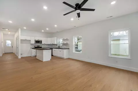 1135 N Dickerson Ave, Springfield, MO 65803 photo 8