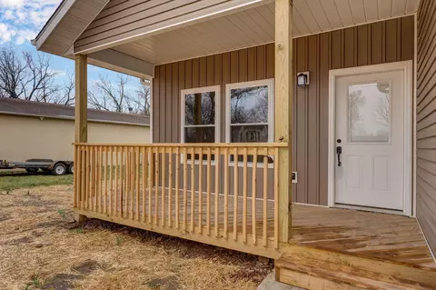 1135 N Dickerson Ave, Springfield, MO 65803 photo 4