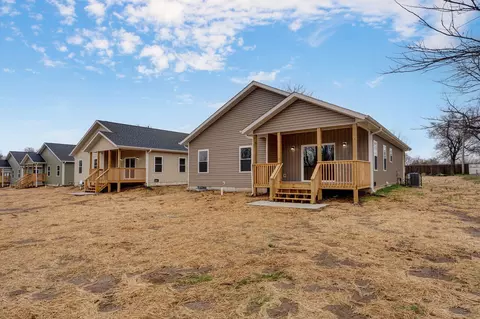 1135 N Dickerson Ave, Springfield, MO 65803 photo 22