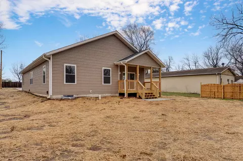 1135 N Dickerson Ave, Springfield, MO 65803 photo 23