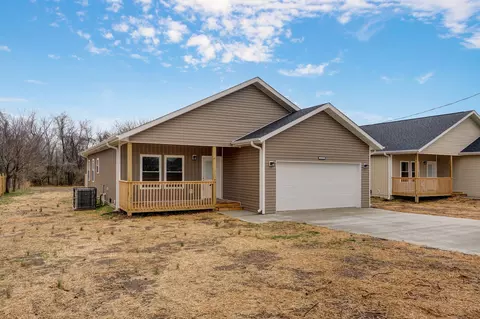 1135 N Dickerson Ave, Springfield, MO 65803 photo 2