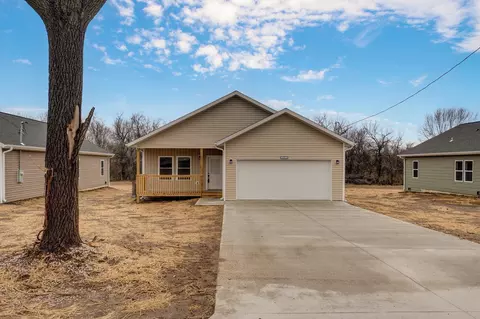1137 N Dickerson Ave # A, Springfield, MO 65803 photo 2