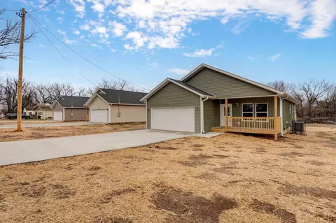 1137 N Dickerson Ave # B, Springfield, MO 65803 photo 2