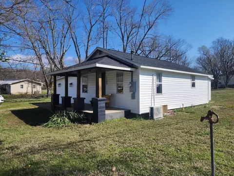 1100 N Mansfield Rd, Ava, MO 65608