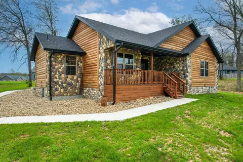 Exterior - 150 Sunshine Ave, Cabool, MO 65689 photo 2 of 5