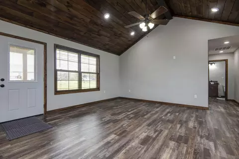 Living - 150 Sunshine Ave, Cabool, MO 65689 photo 2 of 3