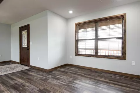 Living - 150 Sunshine Ave, Cabool, MO 65689 photo 1 of 3