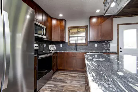 Kitchen - 150 Sunshine Ave, Cabool, MO 65689 photo 5 of 7